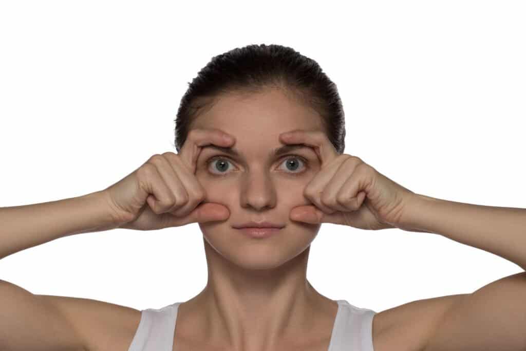 Gesichtsyoga - 7 Gesichtsübungen die Falten verhindern