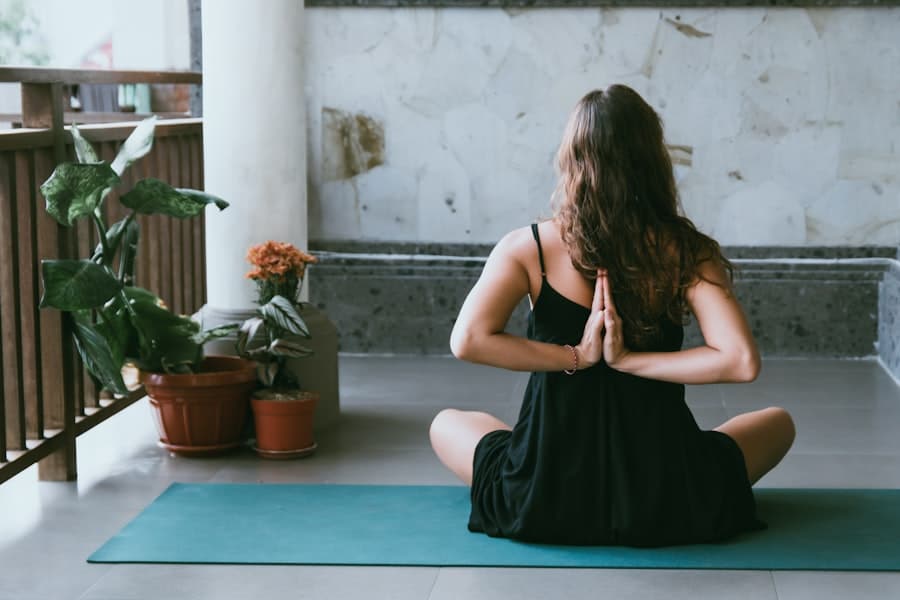 3 Wesentliche Gesichts-Yoga-Methoden gegen den Truthahnhals den image 29