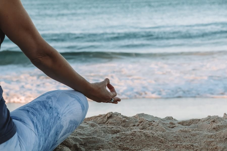 Ultimativer Leitfaden für Yoga für das Gesicht: Stirnübungen für jugendliche Haut das image 1