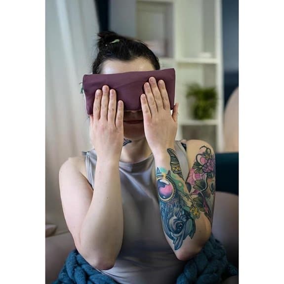 10 beste Augenkissen, mit denen du in Sekunden einschläfst Augenkissen, beste, denen, einschläfst, empfehlungen, Entspannung, mit, produkt, Schlafqualität, sekunden, yoga 8 Ich selbst & Nacht Leinsamen & Lavendel gewichtetes Augenkissen Lila