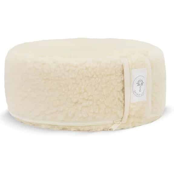 10 beste Meditationskissen, die dich bequem und zentriert halten bequem, beste, dich, die, empfehlungen, halten, Kissen, Körperhaltung, Meditation, meditationskissen,, produkt, und, yoga, zentriert 10 Merino-Wolle Meditationskissen mit Buchweizenfüllung