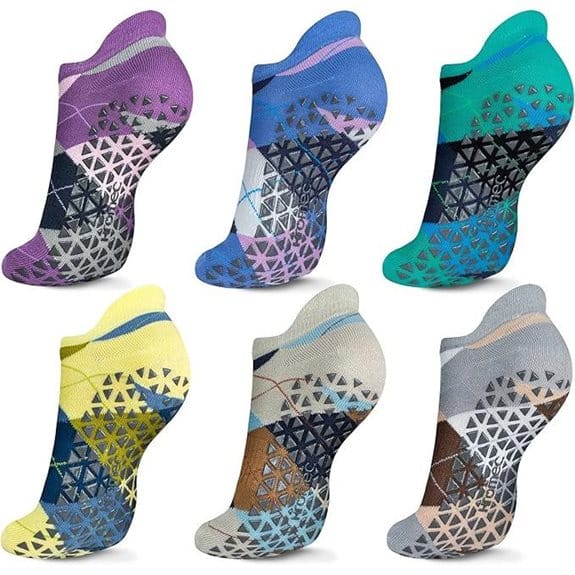 10 beste Yoga-Socken, die dich bei jeder Pose erden Atmungsaktive Designs, bei, beste, dich, die, empfehlungen, erden, Grip-Technologie, jeder, pose, produkt, yoga, Yoga-Socken 2 Rutschfeste Yoga-Socken mit Griffen für Pilates