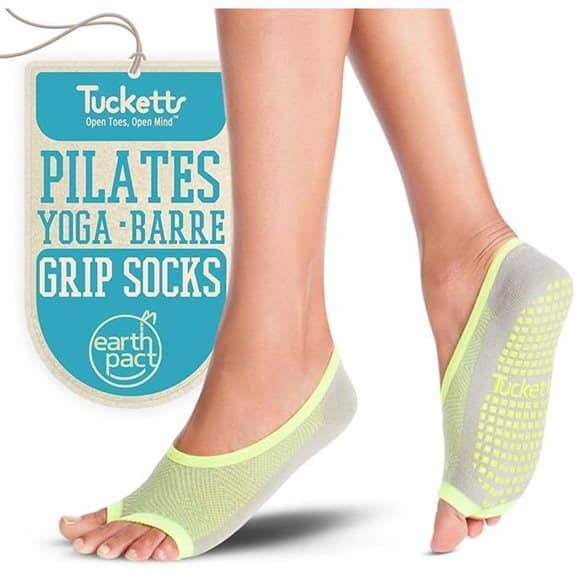 10 beste Yoga-Socken, die dich bei jeder Pose erden Atmungsaktive Designs, bei, beste, dich, die, empfehlungen, erden, Grip-Technologie, jeder, pose, produkt, yoga, Yoga-Socken 4 Tucketts zehenlose rutschfeste Yoga-Socken für Frauen