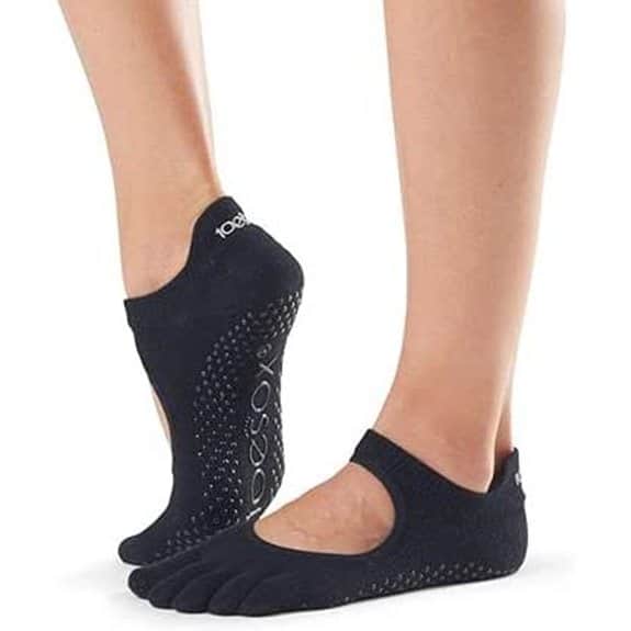 10 beste Yoga-Socken, die dich bei jeder Pose erden Atmungsaktive Designs, bei, beste, dich, die, empfehlungen, erden, Grip-Technologie, jeder, pose, produkt, yoga, Yoga-Socken 8 Toesox Full Toe Bellarina Yoga Socken Unisex Erwachsene