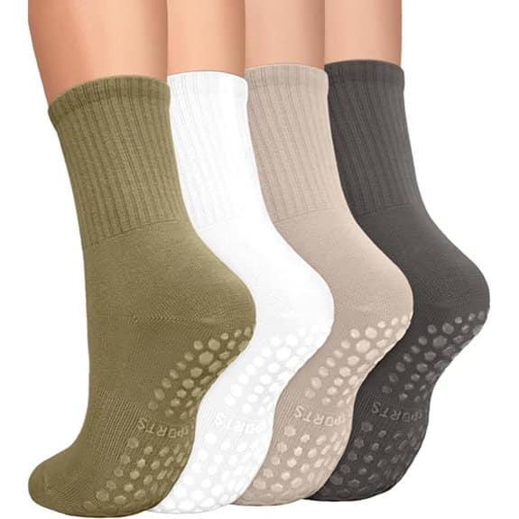 10 beste Yoga-Socken, die dich bei jeder Pose erden Atmungsaktive Designs, bei, beste, dich, die, empfehlungen, erden, Grip-Technologie, jeder, pose, produkt, yoga, Yoga-Socken 5 yeuG Grip Pilates Socken für Frauen Rutschfest